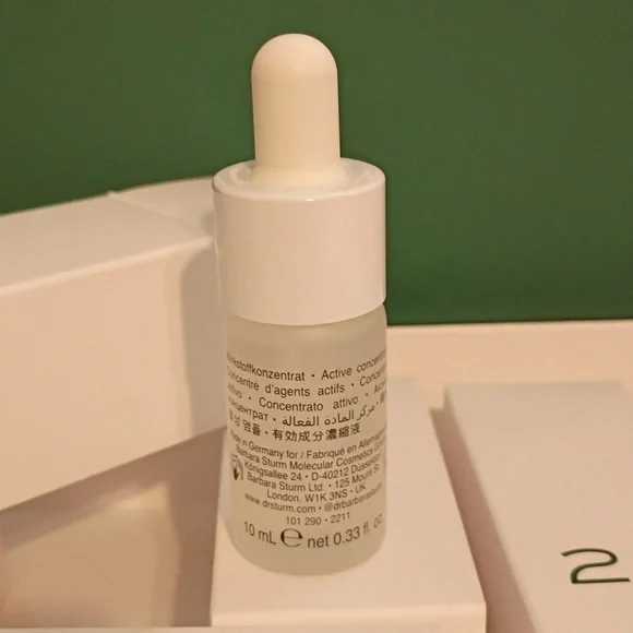 Dr. Barbara Sturm Darker Skin Tones Hyaluronic Serum 10ml - Picture 4 of 16
